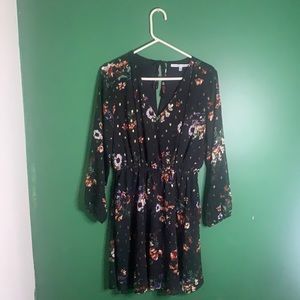 Cute short flower patter dress worn 2 times